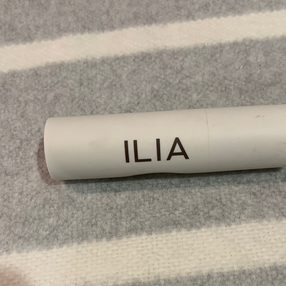 ILIA White Minimal Cosmetic Stick with Black Logo 5c pine